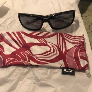 New Womans Oakley Dispute Sunglasses in Black
